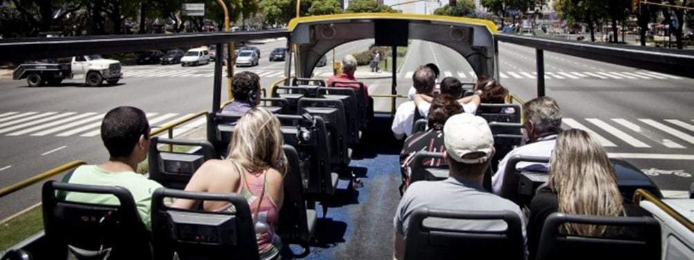 Colectivo descapotable. Fuente: (Twitter)