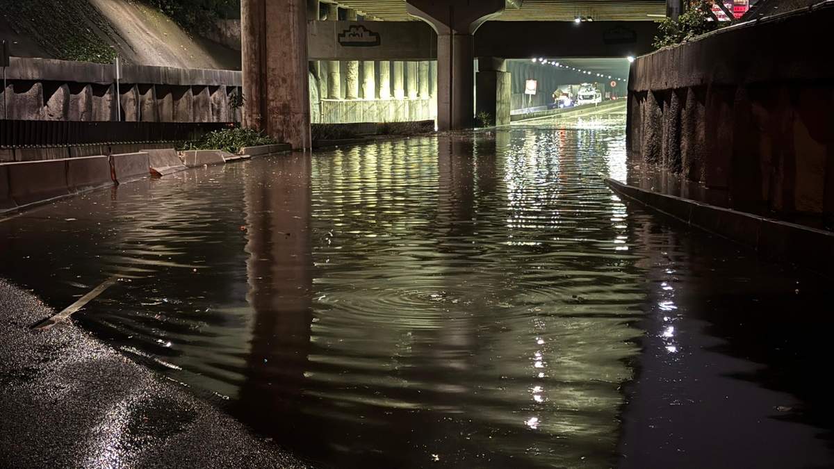 Inundación en bajopuente de Periférico