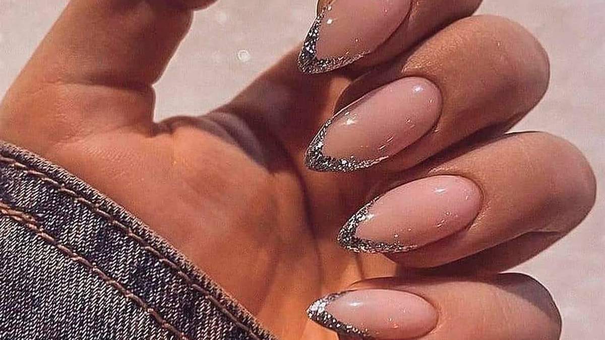 Uñas francesas metalizadas. Fuente: (Instagram)