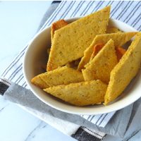 Así se preparan las irresistibles crackers de garbanzos o lentejas que duran una semana