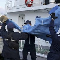 Hallan cadáveres y restos de avión militar de EU que se estrelló cerca de Japón