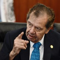 Muñoz Ledo llama 'ignorantes y abusivos” a quienes piden reducir salario y aguinaldo