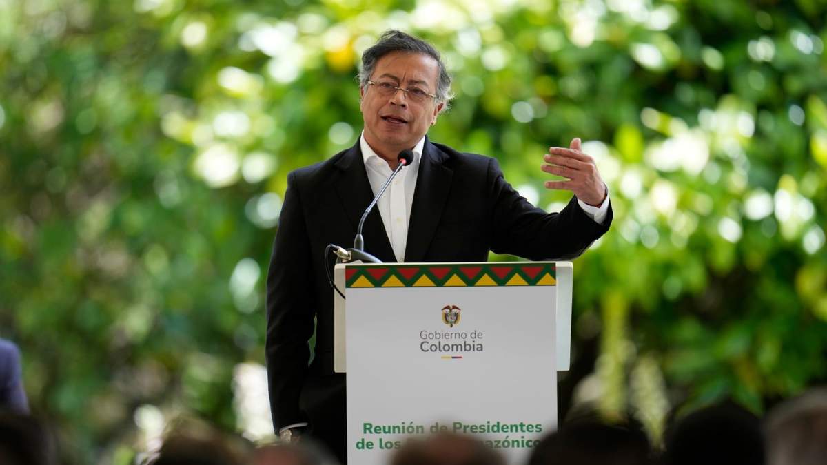 “Jamás de rodillas”, dice Petro al repudiar su inclusión en la lista Clinton