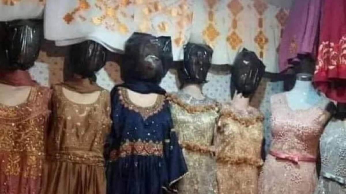 Maniquíes en una tienda de Afganistán