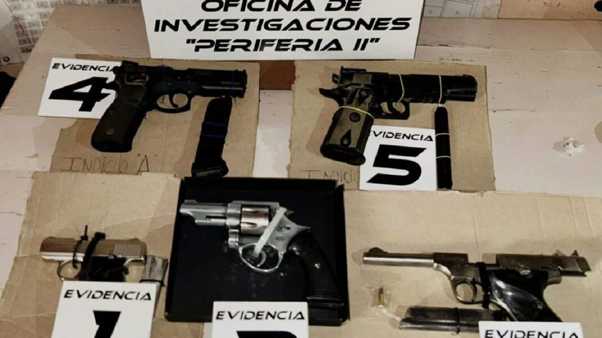 Cinco armas secuestradas en allanamientos en Centenario. Fuente (Policía de Neuquén)