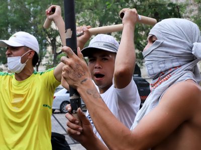 Disturbios y protestas en Paraguay por reforma a ley de jubilaciones que permite invertir los fondos