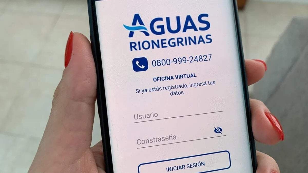 Desde Aguas Rionegrinas siguen trabajando para que el suministro de agua se normalice. Fuente: (Twitter).