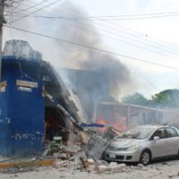 Explosión en almacén de pirotecnia deja dos heridos y casas dañadas en Villahermosa