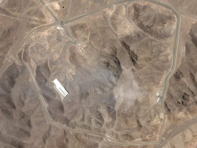 Israel bombardea carreteras que conectan la planta nuclear de Fordo, atacada por EU
