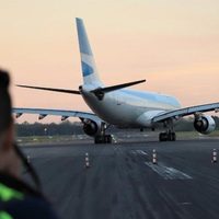 Por el aumento de casos en Europa, dos aerolíneas podrían suspender los vuelos hacia Argentina