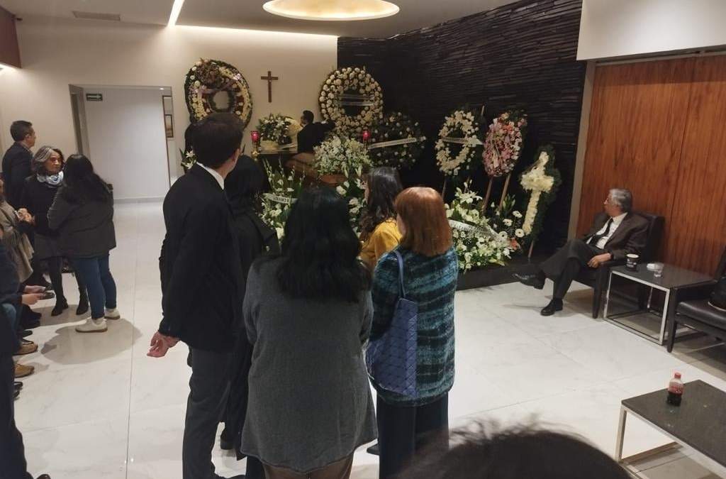 Cristina Pacheco es velada en Gayosso de Félix Cuevas