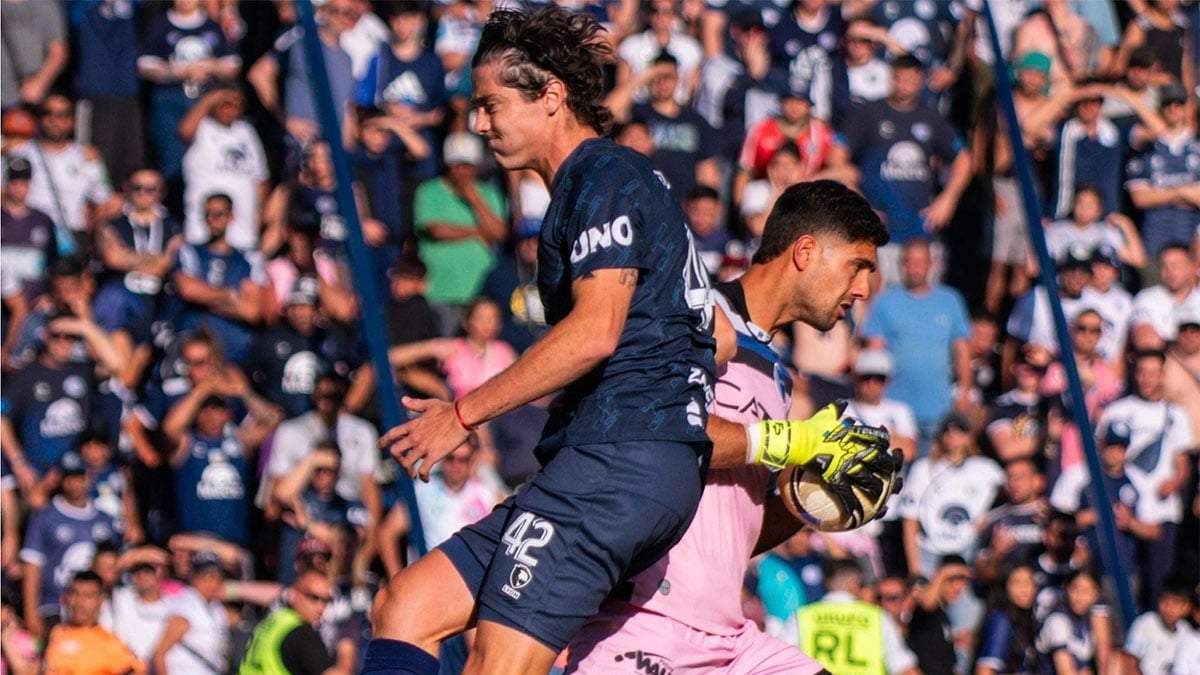 Petroli controla un centro ante Studer. 0 a 0 el clásico entre la Lepra y el Tomba.