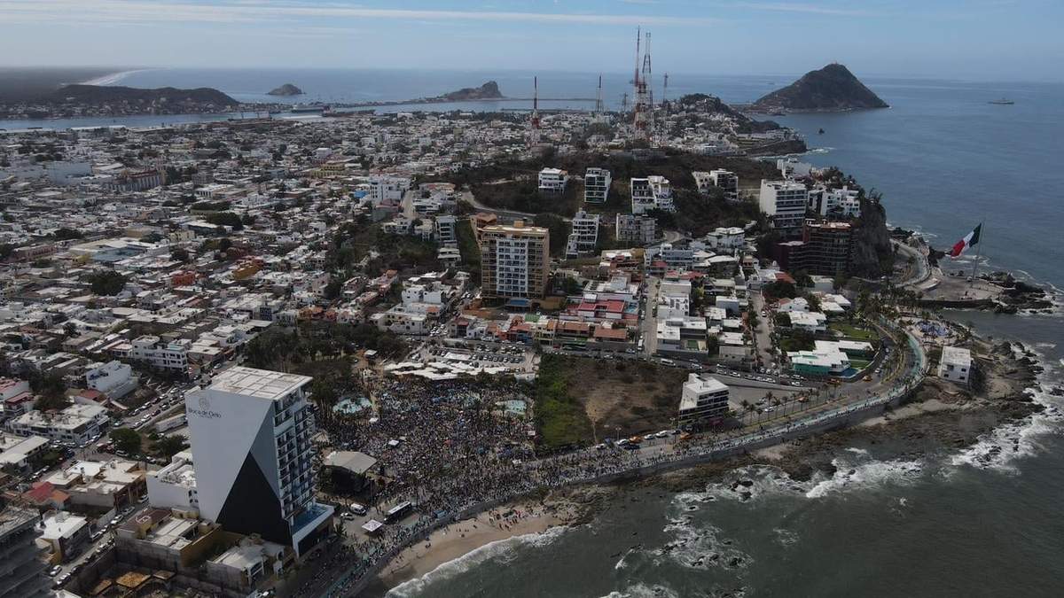 Vista de Mazatlán durante el eclipse solar total