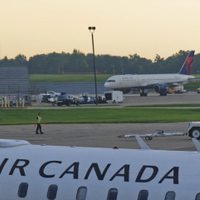 Gobierno canadiense obliga a Air Canada y a los auxiliares de vuelo a volver al trabajo