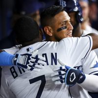 Paredes se convirtió en el sexto pelotero mexicano en conectar tres jonrones en un mismo juego