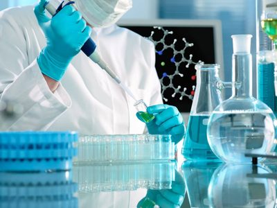 Habilitan al laboratorio del Hospital Castro Rendón a fabricar medicamentos