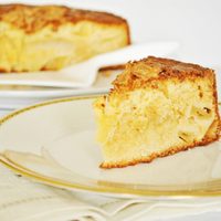 Si te quedó una manzana en la heladera, hacete esta torta fit con 3 ingredientes, perfecta para arrancar el lunes sin culpa