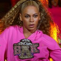 Beyoncé salió con todos los trapitos del clóset ¡y las curvas no pueden con tanto!