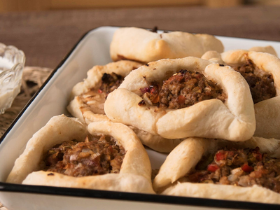 Fatay exprés: hacete las mejores empanadas árabes con esta receta fácil, económica y rendidora