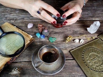 Rituales: estos son los amuletos mágicos y energéticos que debes llevar en tu cartera para atraer la abundancia