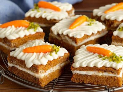Cuadraditos de zanahoria, canela y naranja sin horno: disfrutá de esta rica y húmeda receta, lista en minutos