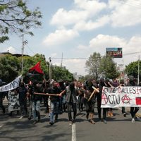 Vandalizan Rectoría en marcha contra porros; es una 'burda provocación”: UNAM (Video y fotos)