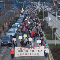 Vecinos de Villa la Angostura salieron a las calles en reclamo de seguridad