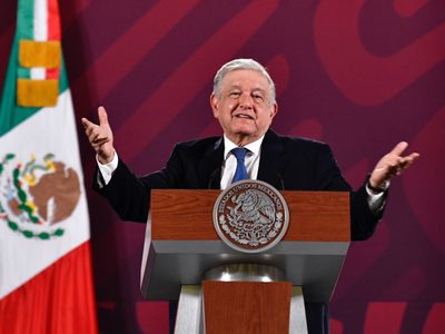 “Ni un voto a los corruptos”: AMLO cambia su llamado luego de la prohibición del INE