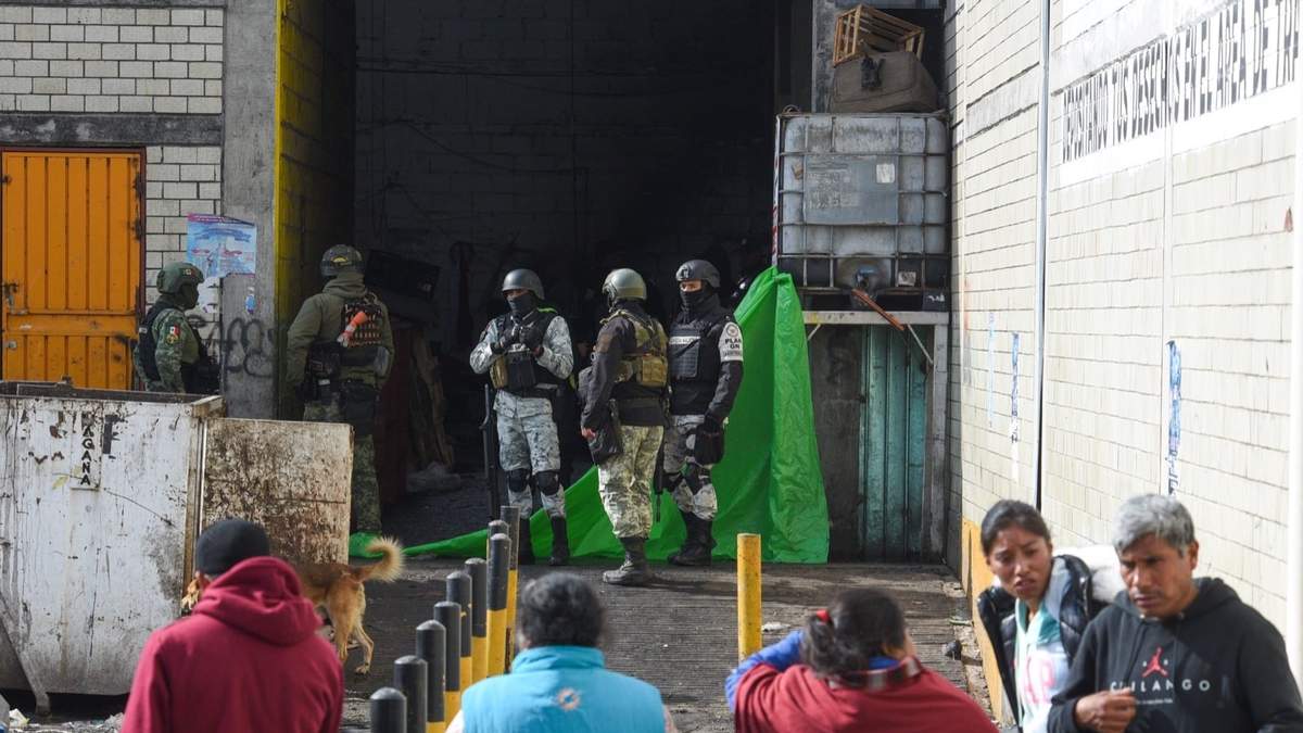 Elementos de la Guardia Nacional en la Central de Abasto de Toluca