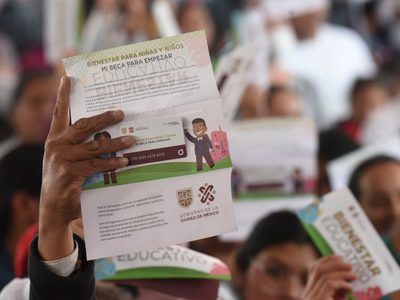 Sheinbaum anuncia aumento de “Mi beca para empezar”; estos serán los nuevos montos