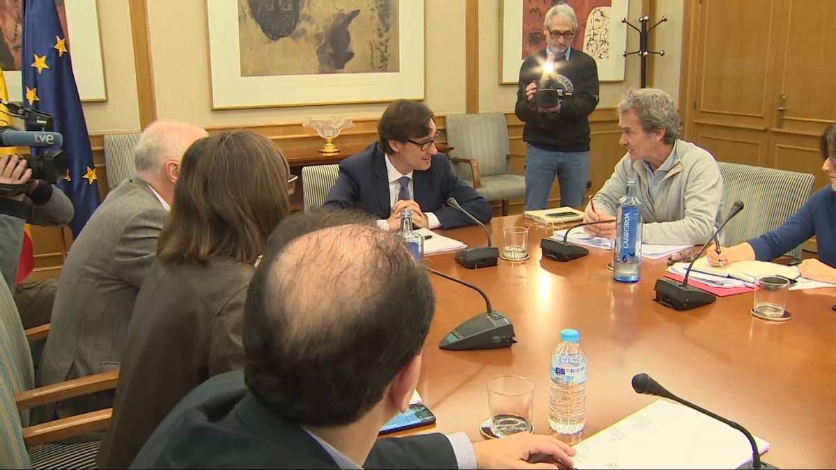 Autoridades de Salud de España tras el primer caso registrado. Fuente: (Twitter)