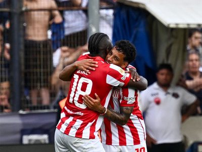 Papá Estudiantes ganó el clásico ante Gimnasia y jugará la final con Racing