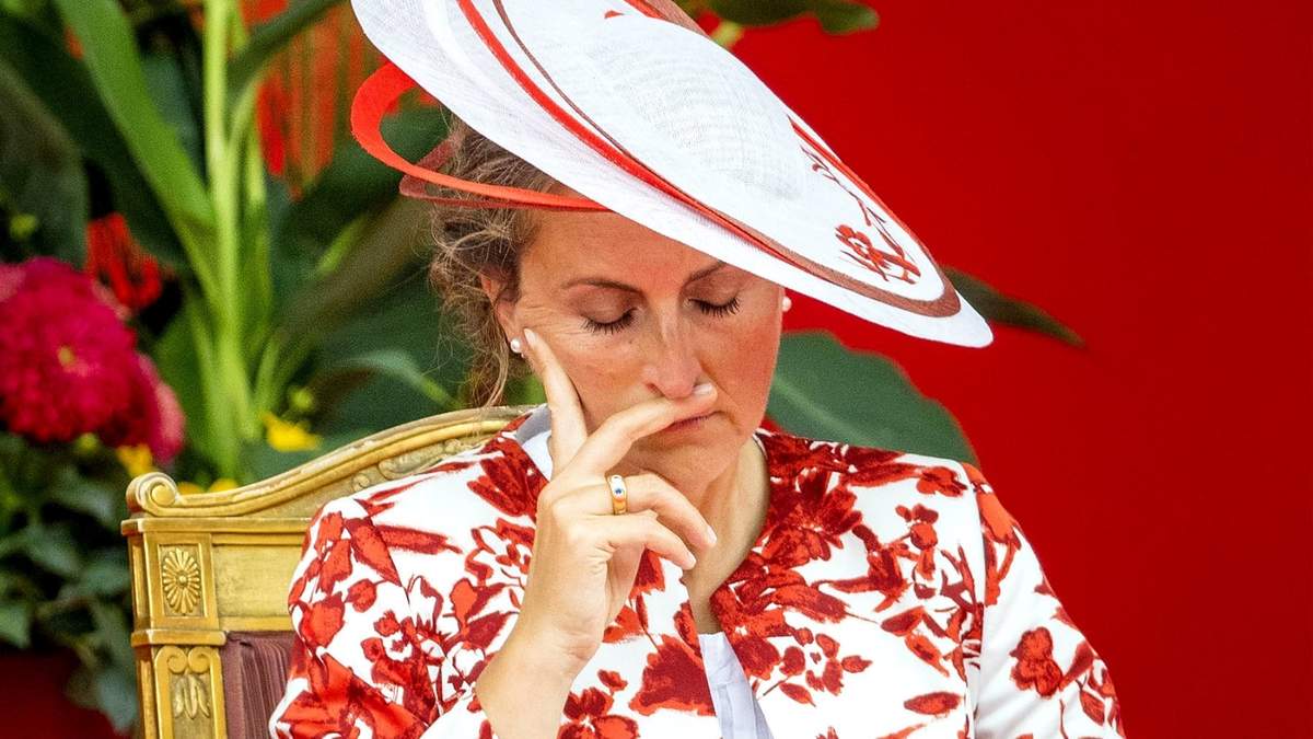 Claire de Bélgica, preocupada. Fuente: (Instagram)
