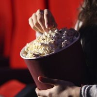 Si saliste al cine, no tires el balde de pochoclos: así lo podés reutilizar en casa muy fácilmente