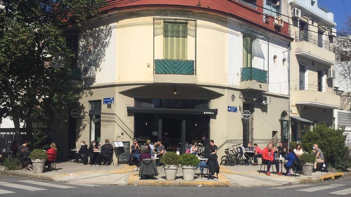 Esquina cortazariana en Agronomía, el bar "Rayuela". Fuente: (Instagram)