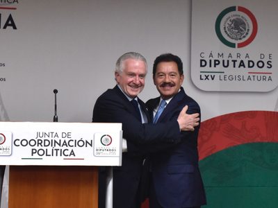 Santiago Creel libra remoción y da "abrazo de Acatempan Legislativo" a Ignacio Mier