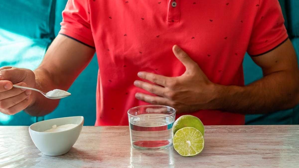 Agua con limón y bicarbonato de sodio. Fuente: (Instagram)