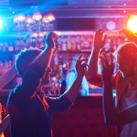 Sin horarios y hasta con más de 200 personas: así habilitaron los días festivos en esta provincia