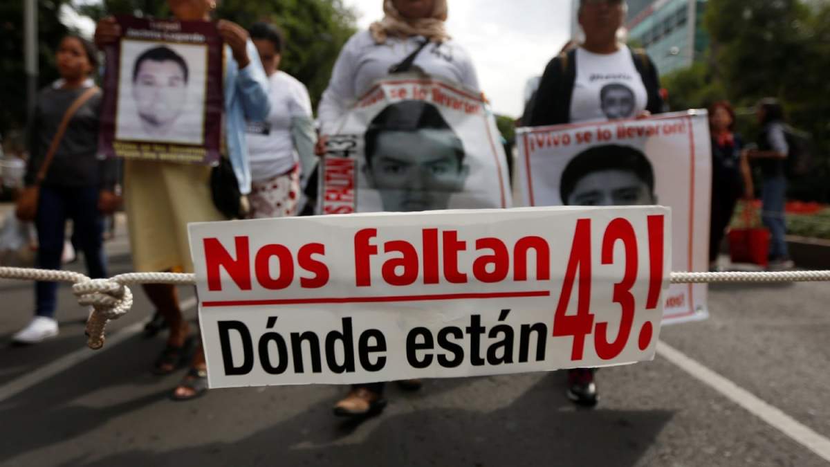 Protesta por los 43 estudiantes desaparecidos. Fuente: (Twitter)
