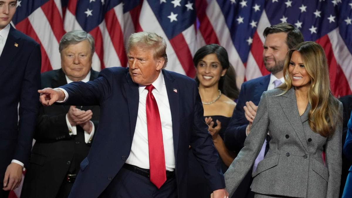 Trump y su esposa Melania. Convenció a los latinos