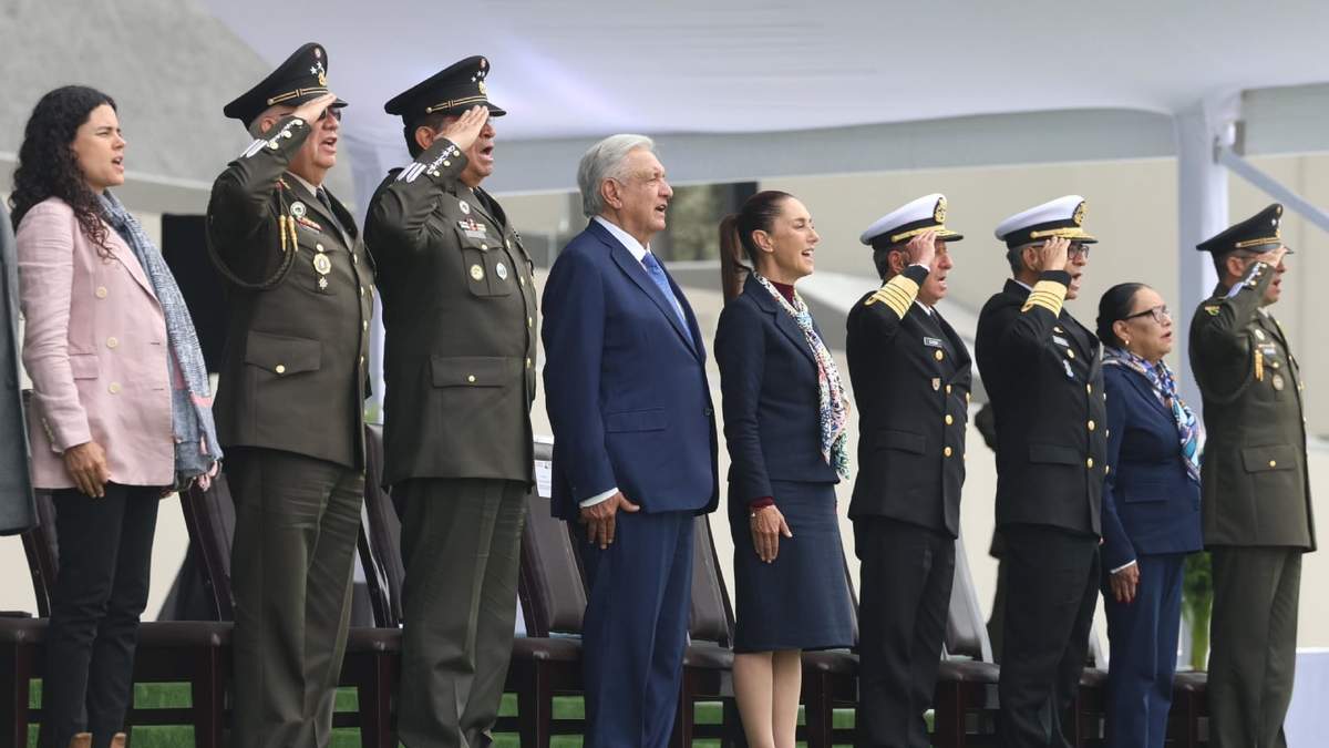 Andrés Manuel López Obrador y Claudia Sheinbaum en el Colegio Militar
