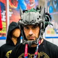 Horacio García Rojas y su “Batman Azteca”, figura de La Mole Convention 2026 (Video)