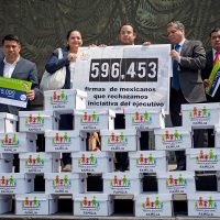 Frente por la Familia entrega 500 mil firmas contra matrimonios gay