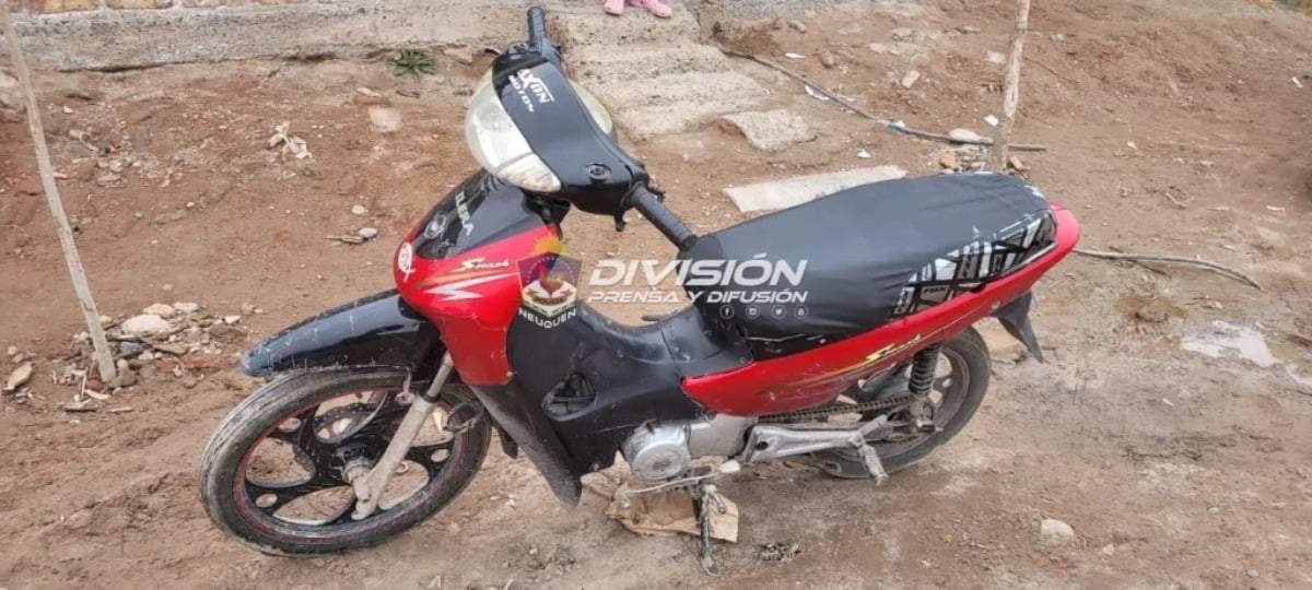El joven se justificó al asegurar que había comprado la moto. Fuente: (Facebook)