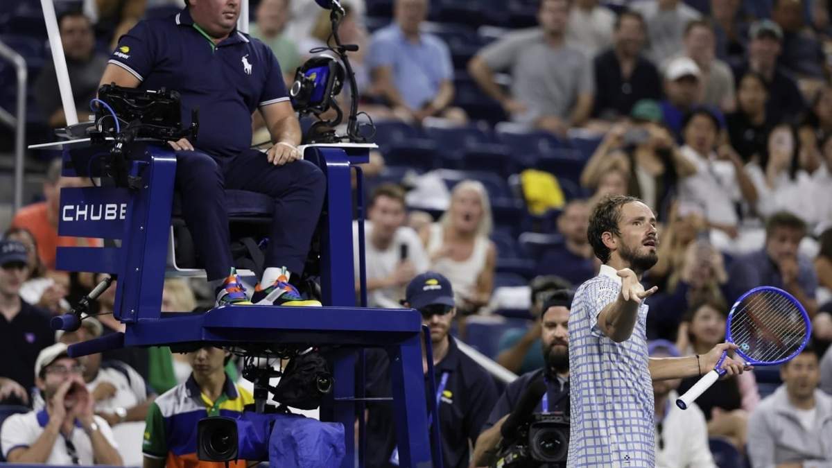 Fotógrafo interrumpe partido entre Medvedev y Bonzi en el US Open