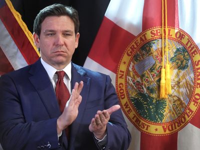 Gobernador de Florida firma estricta prohibición a uso de redes sociales por menores de edad