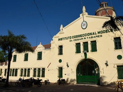 Encontraron una "narcopaloma" en Santa Fe con varios envoltorios de cocaína cerca de una cárcel