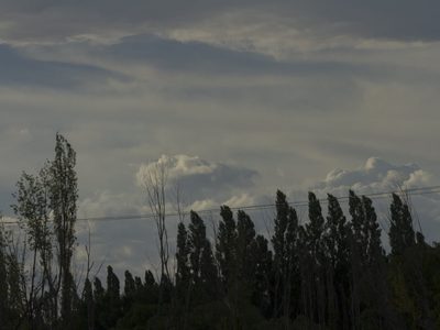 Clima en Neuquén: nubosidad en aumento y ráfagas moderadas para el martes