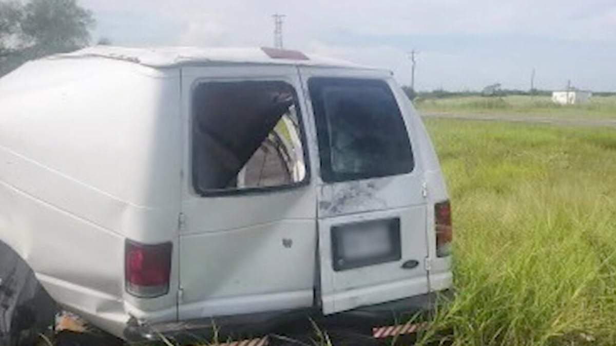 La camioneta en la que viajaban hasta 30 personas