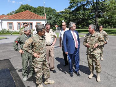Coronavirus: Fernández dio instrucciones a las Fuerzas Armadas para el manejo de la cuarentena